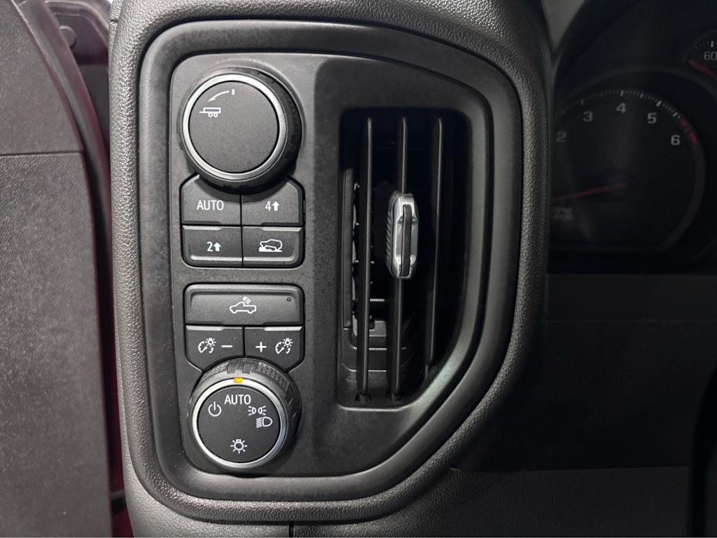 Thumbnail: 2019 Chevrolet Silverado 1500 - 24