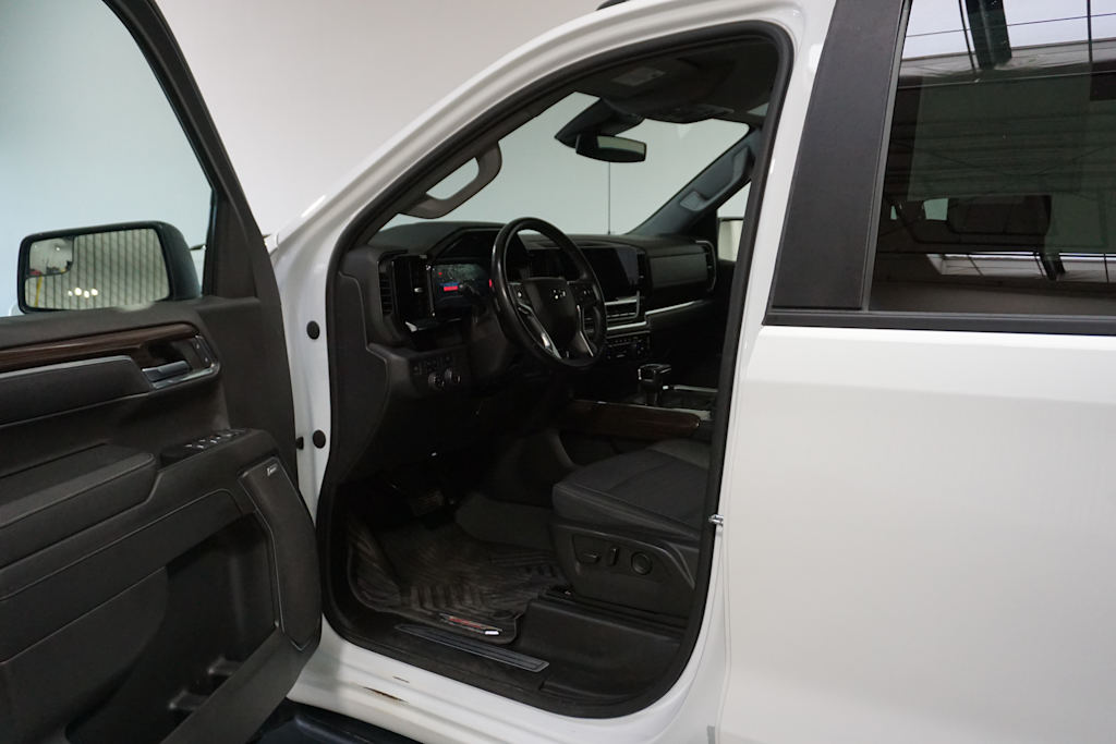 Thumbnail: 2023 Chevrolet Silverado 1500 - 17