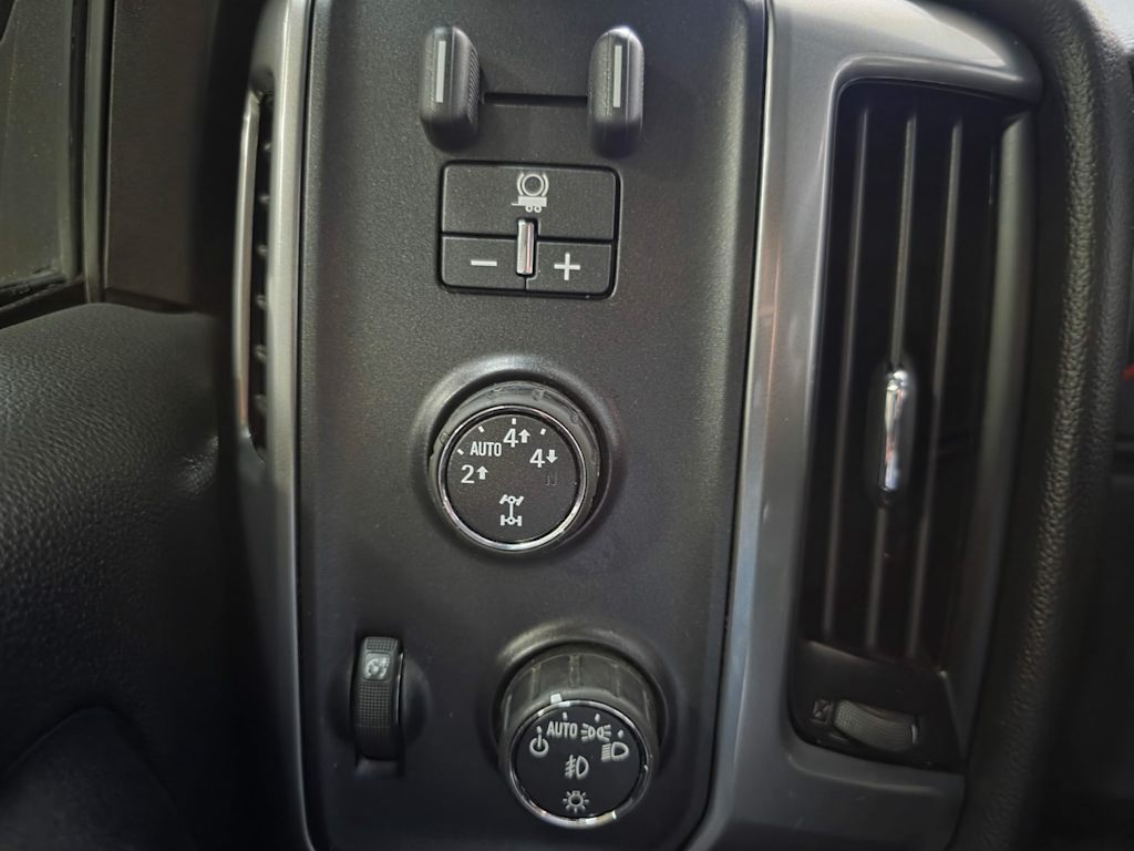 Thumbnail: 2014 Chevrolet Silverado 1500 - 27