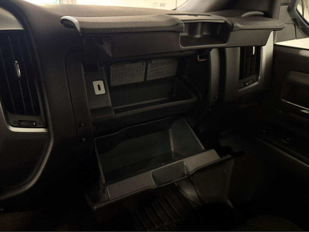 Thumbnail: 2015 Chevrolet Silverado 1500 - 12