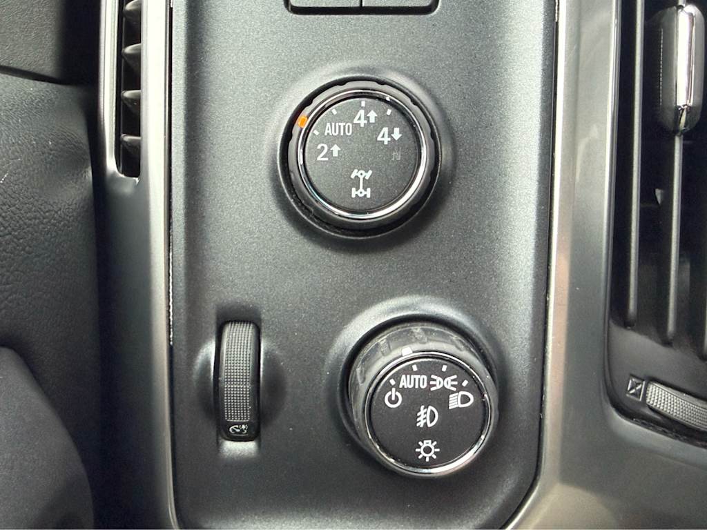 Thumbnail: 2015 Chevrolet Silverado 1500 - 28