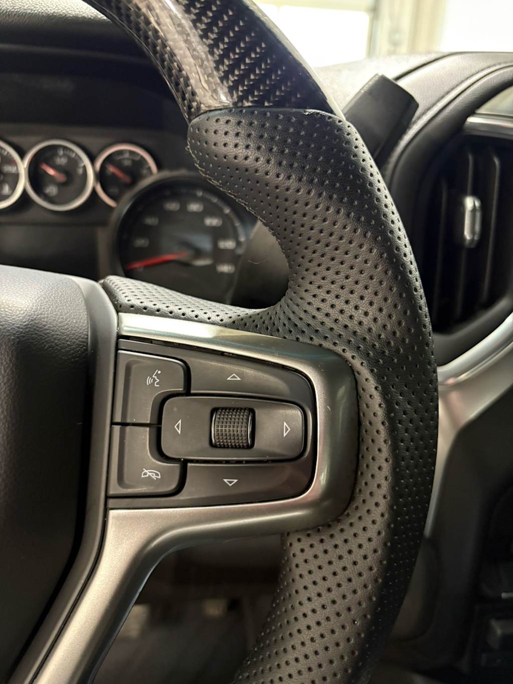 Thumbnail: 2021 Chevrolet Silverado 1500 - 24