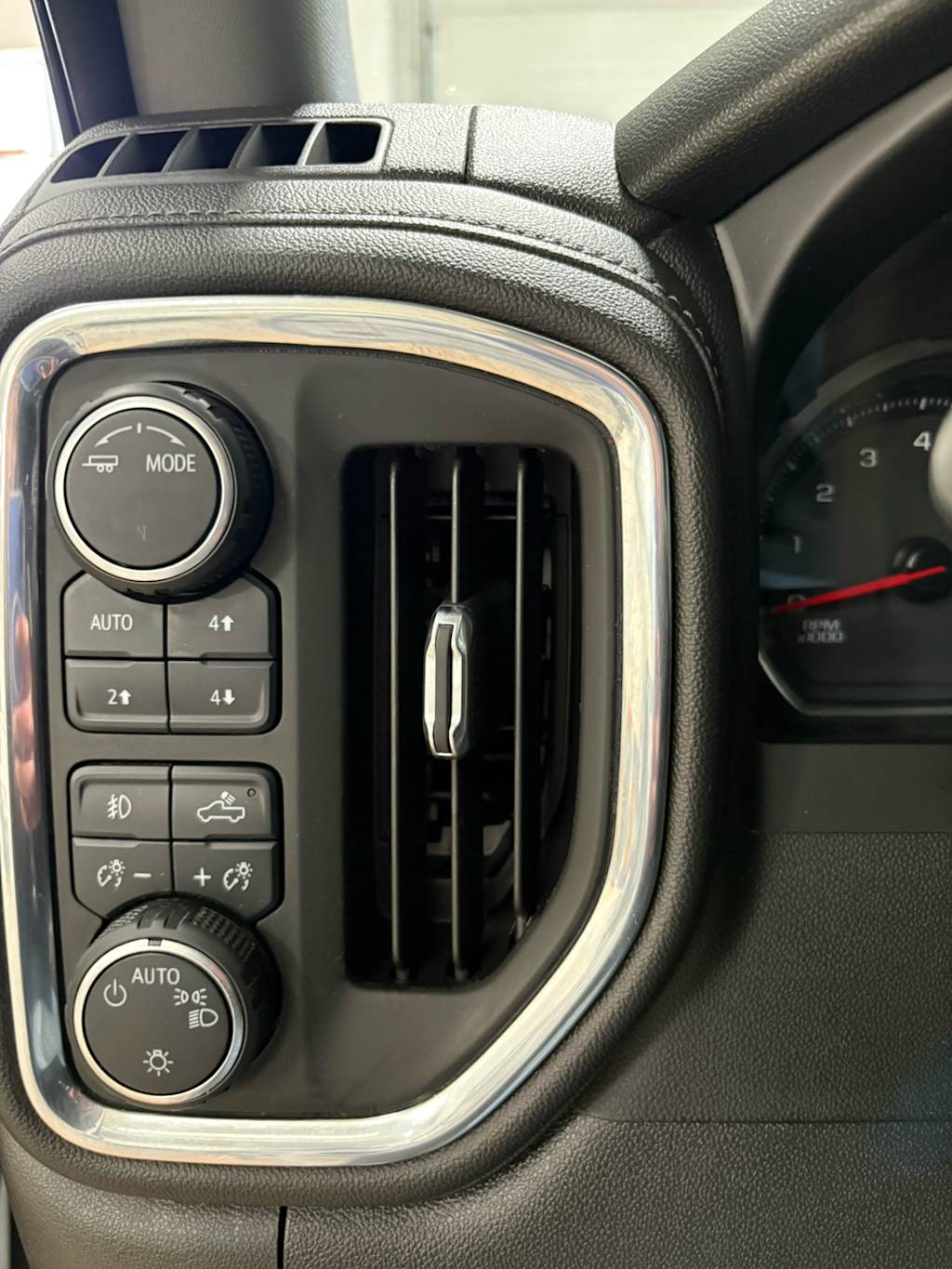 Thumbnail: 2021 Chevrolet Silverado 1500 - 30