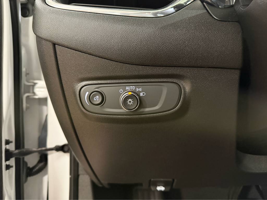 Thumbnail: 2022 Chevrolet Equinox - 26