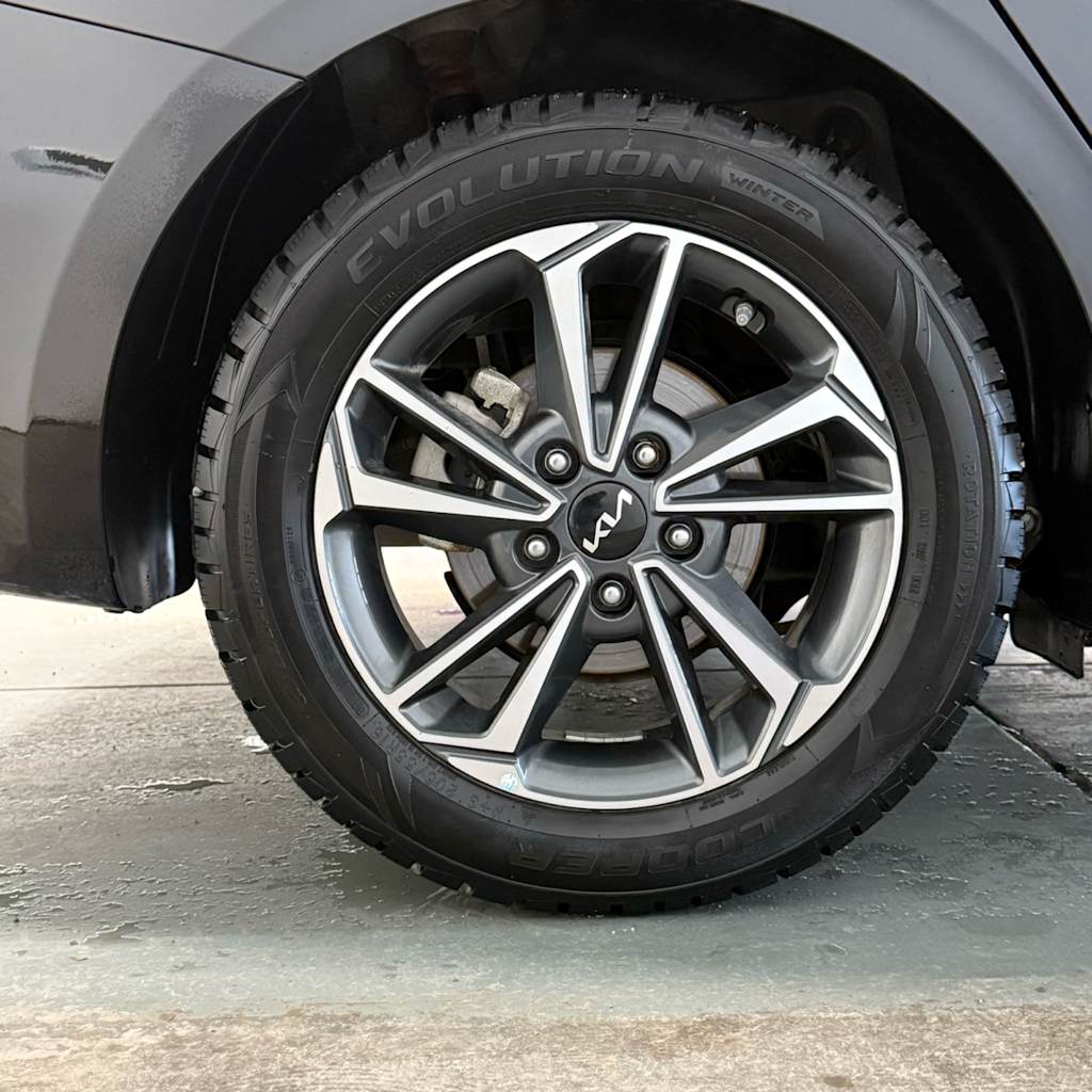 Thumbnail: 2024 Kia Forte - 16