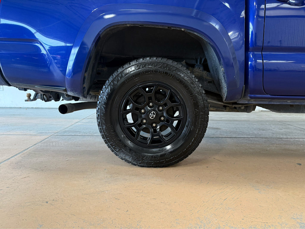 Thumbnail: 2022 Toyota Tacoma - 17