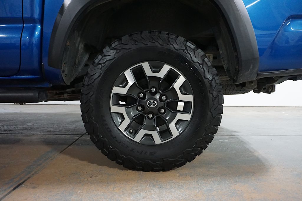 Thumbnail: 2016 Toyota Tacoma - 16