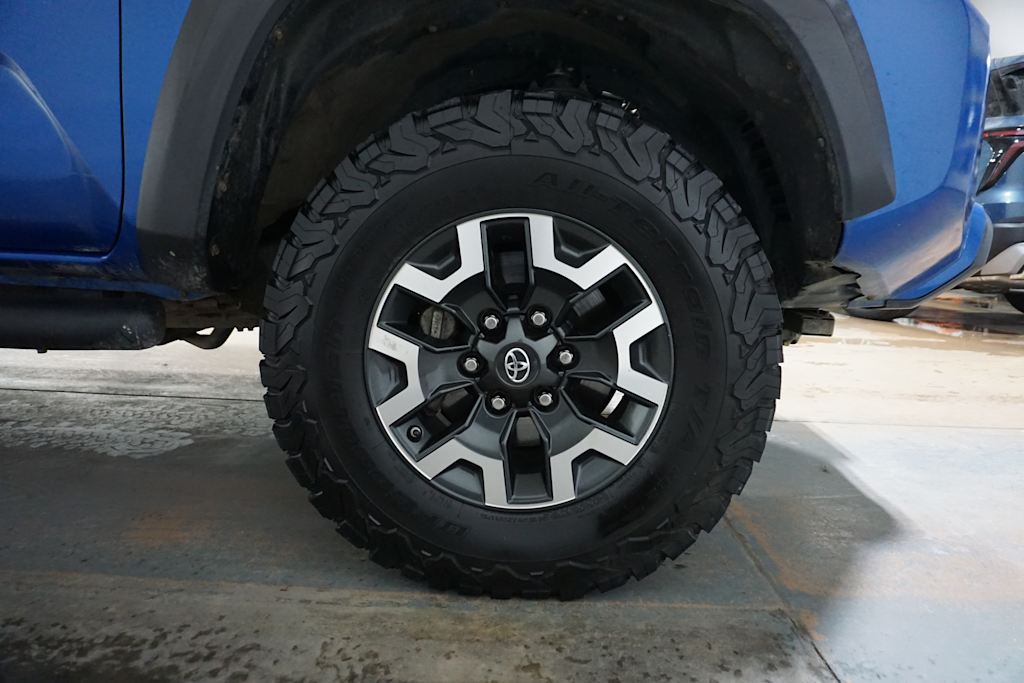 Thumbnail: 2016 Toyota Tacoma - 18