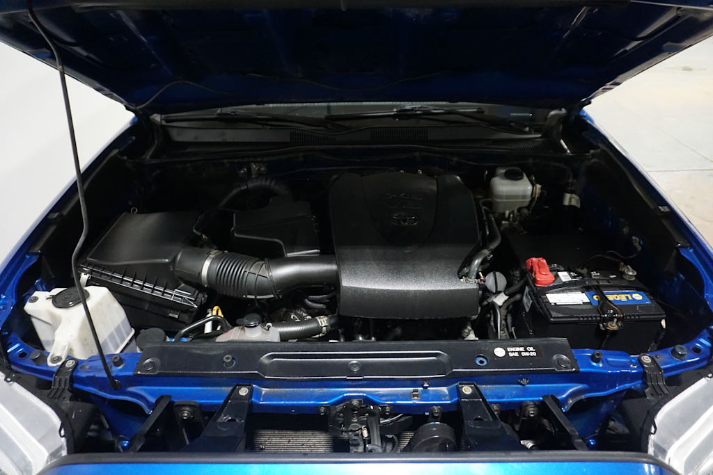 Thumbnail: 2016 Toyota Tacoma - 6