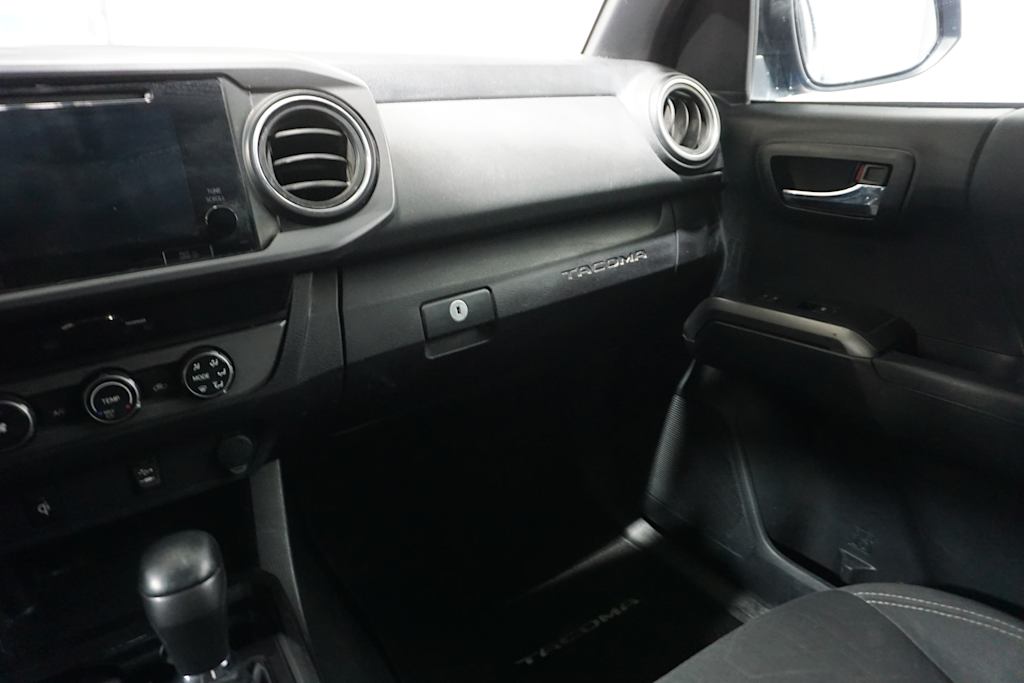 Thumbnail: 2016 Toyota Tacoma - 21