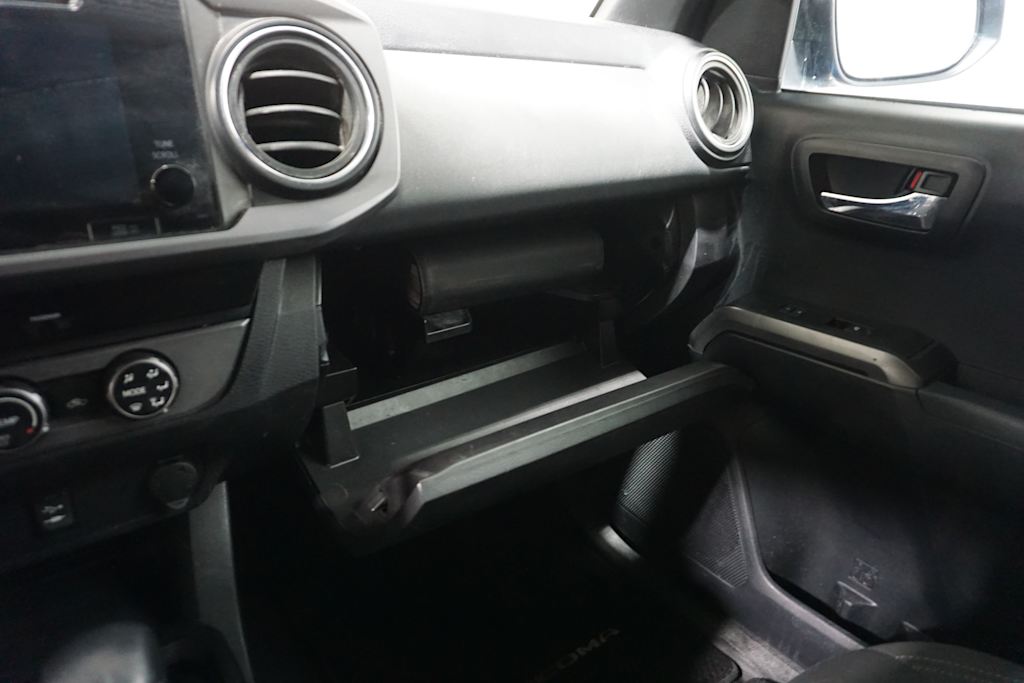 Thumbnail: 2016 Toyota Tacoma - 22