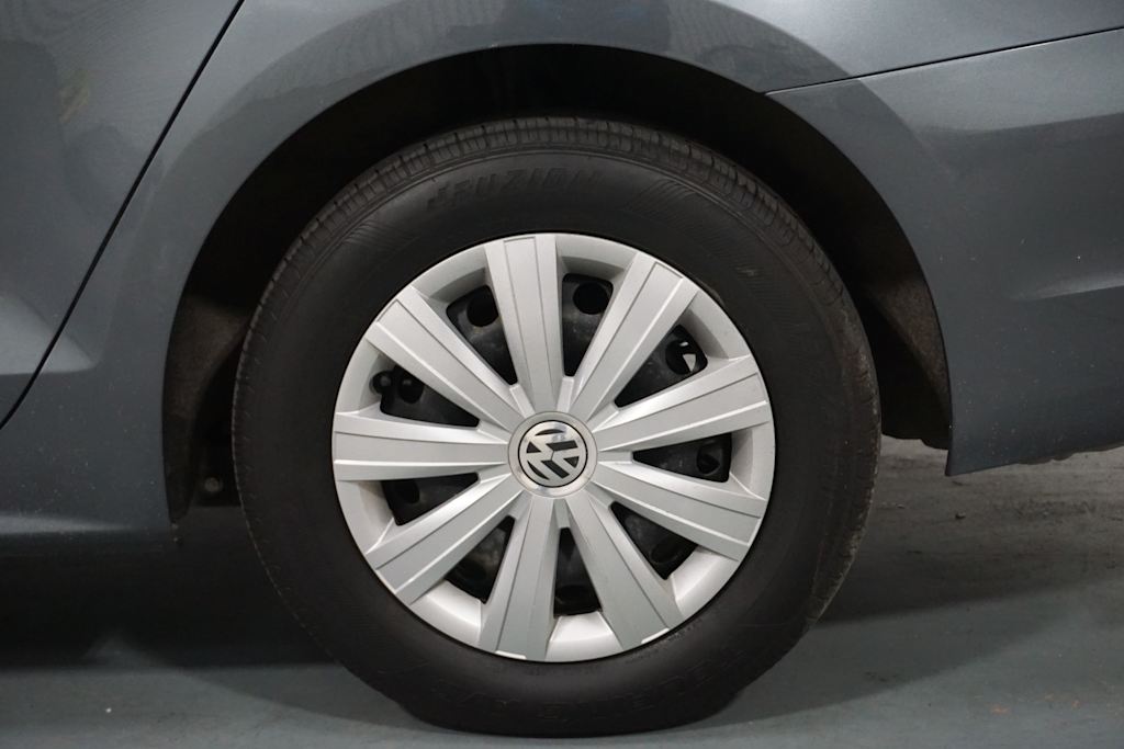 Thumbnail: 2013 Volkswagen Jetta - 16