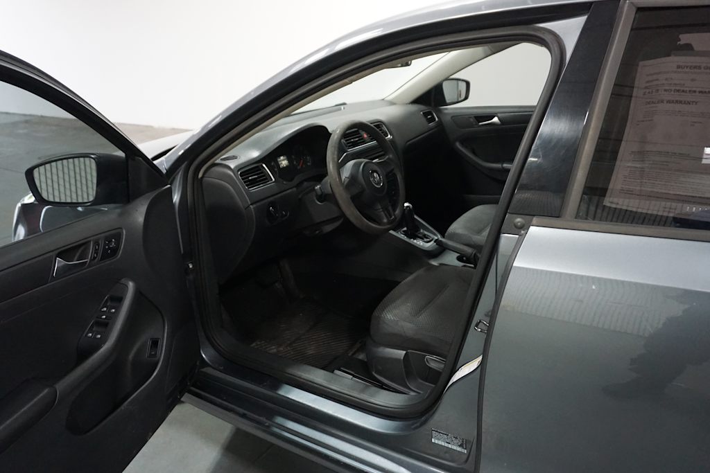 Thumbnail: 2013 Volkswagen Jetta - 19