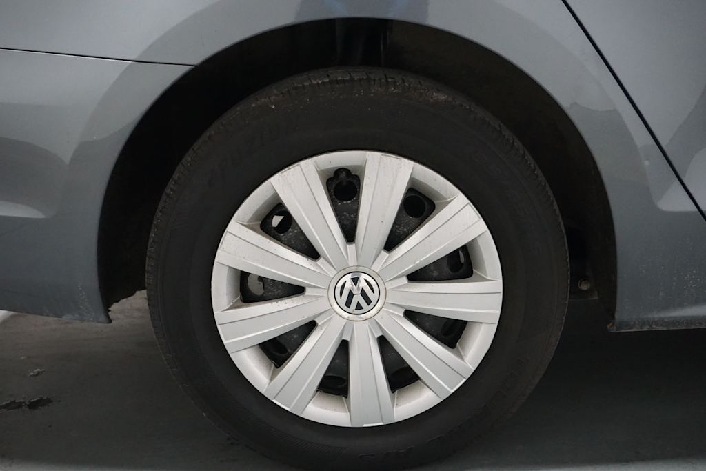 Thumbnail: 2013 Volkswagen Jetta - 17