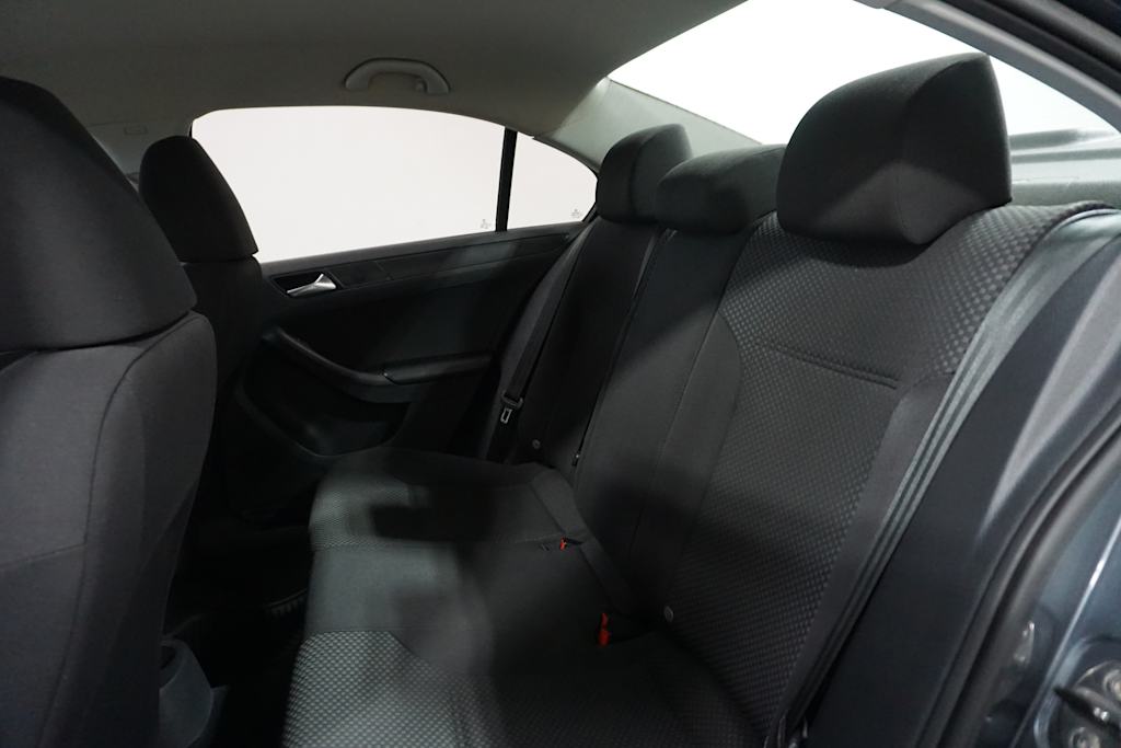 Thumbnail: 2013 Volkswagen Jetta - 9