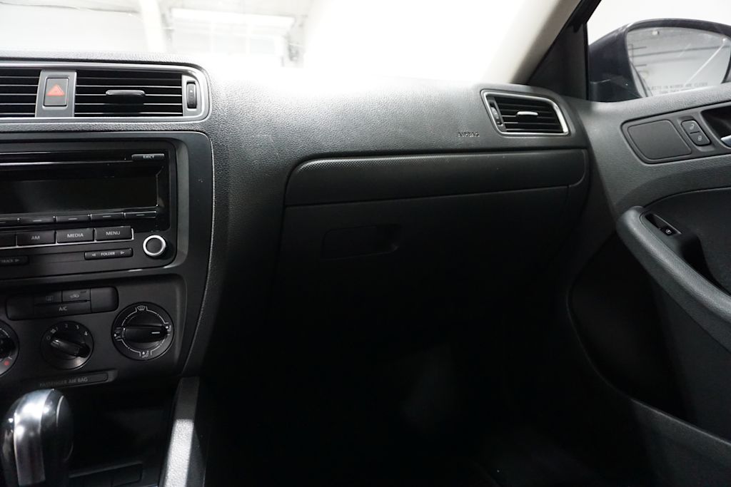 Thumbnail: 2013 Volkswagen Jetta - 20