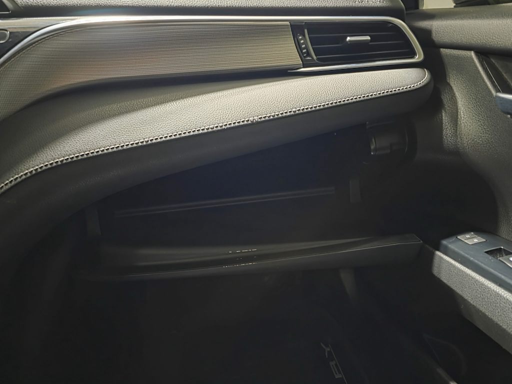 Thumbnail: 2018 Toyota Camry - 22