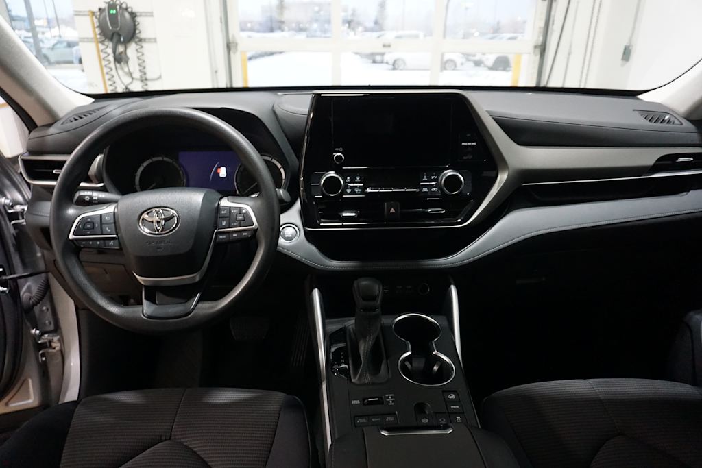 2023 Toyota Highlander XLE 9