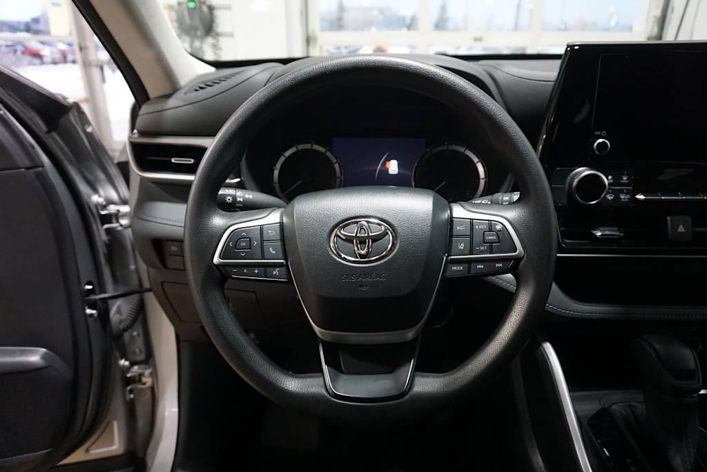 2023 Toyota Highlander XLE 2