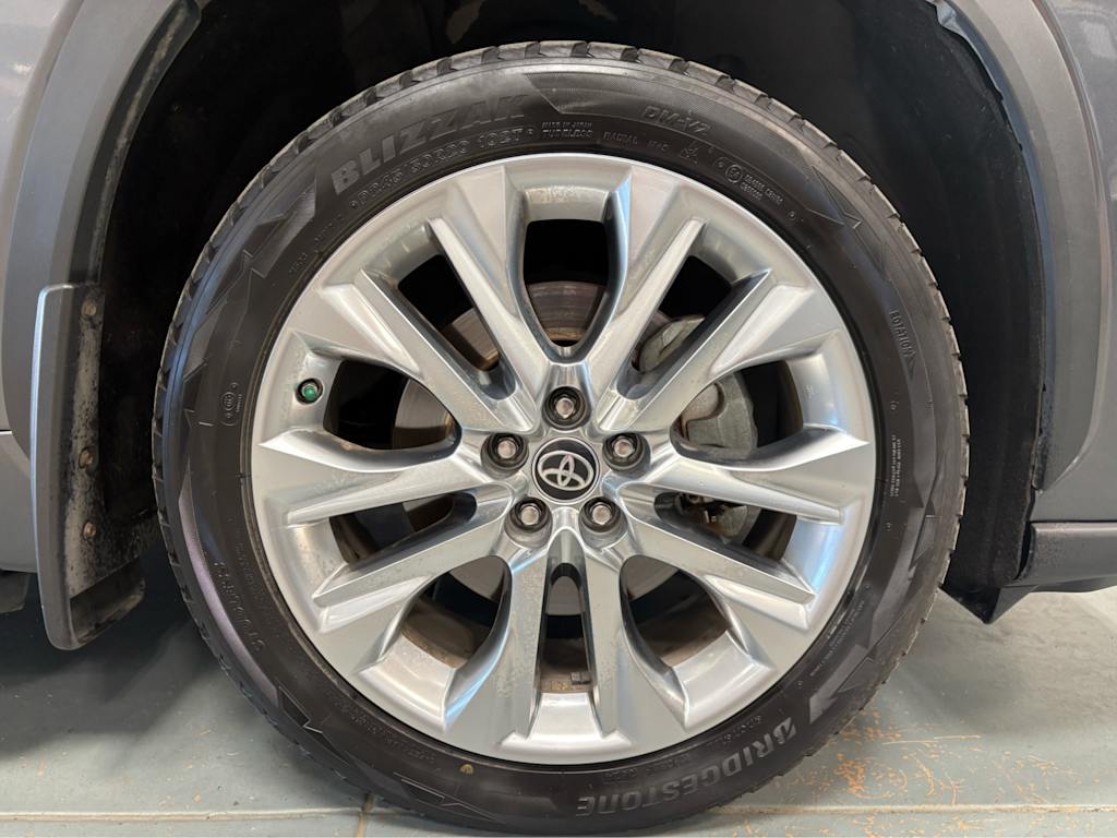 Thumbnail: 2023 Toyota Highlander - 5