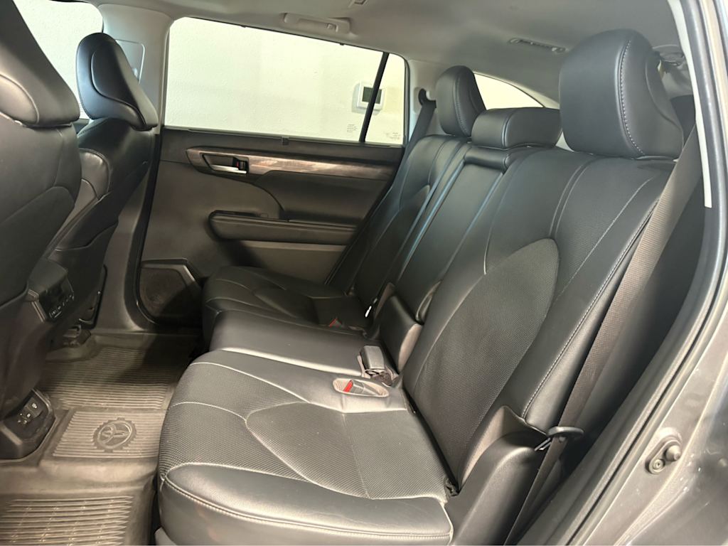Thumbnail: 2023 Toyota Highlander - 9