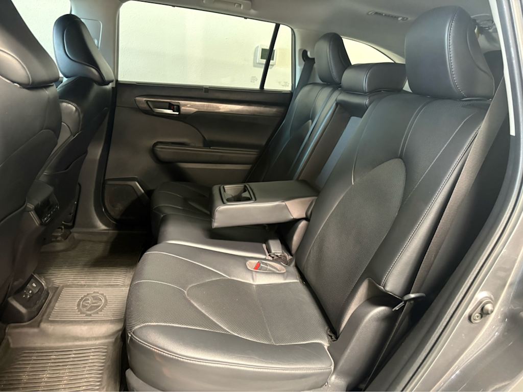 Thumbnail: 2023 Toyota Highlander - 20