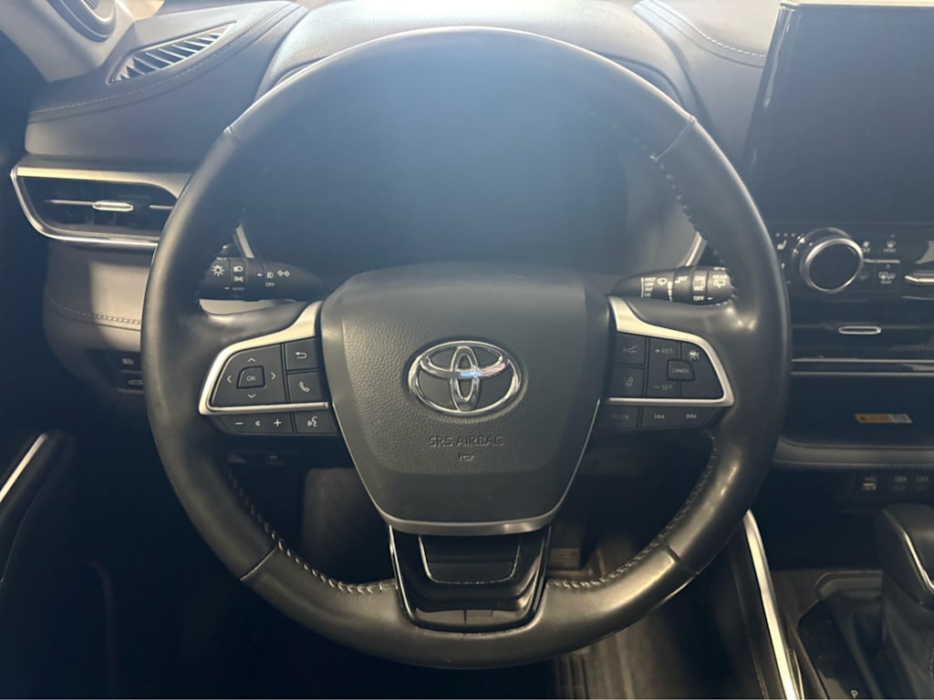Thumbnail: 2023 Toyota Highlander - 7