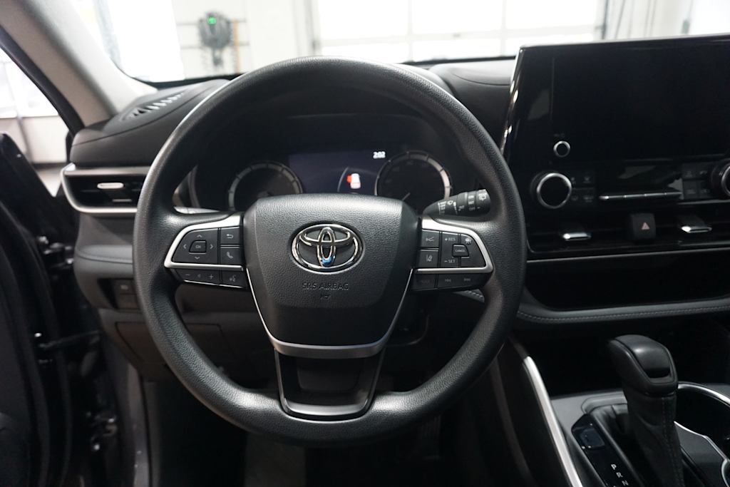 2023 Toyota Highlander L 2