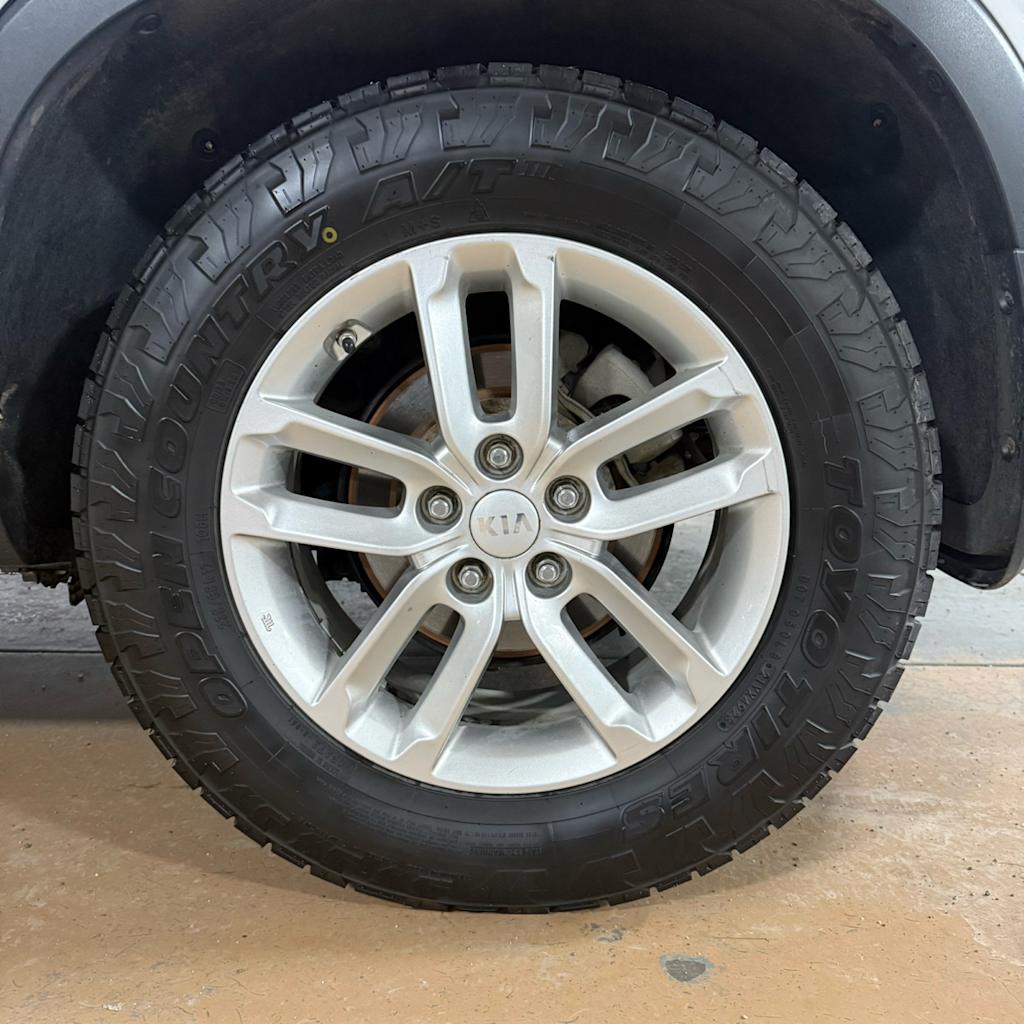 Thumbnail: 2015 Kia Sorento - 26