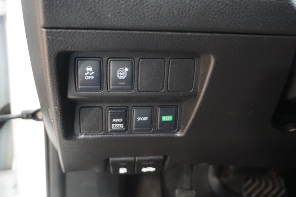 Thumbnail: 2017 Nissan Rogue - 26