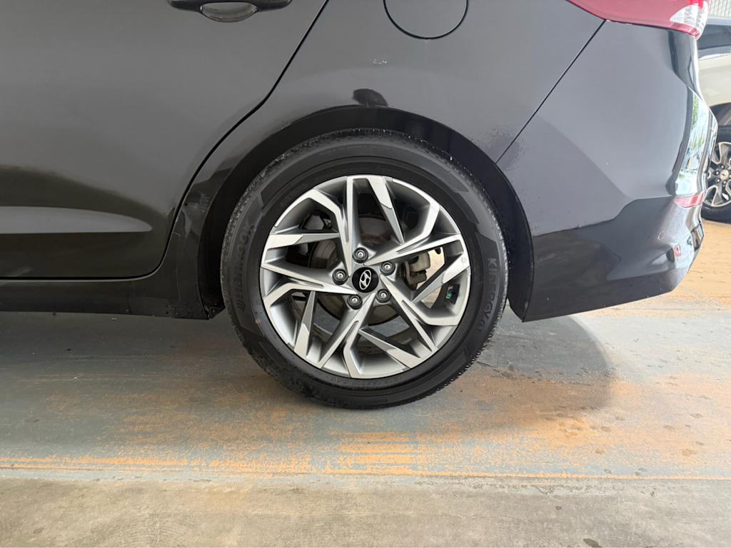 Thumbnail: 2018 Hyundai Elantra - 17