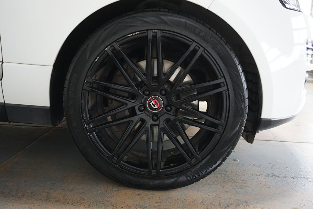 Thumbnail: 2016 Land Rover Range Rover - 17