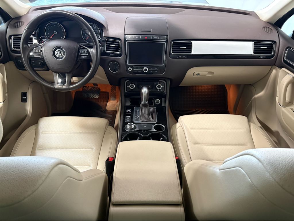 Thumbnail: 2017 Volkswagen Touareg - 2