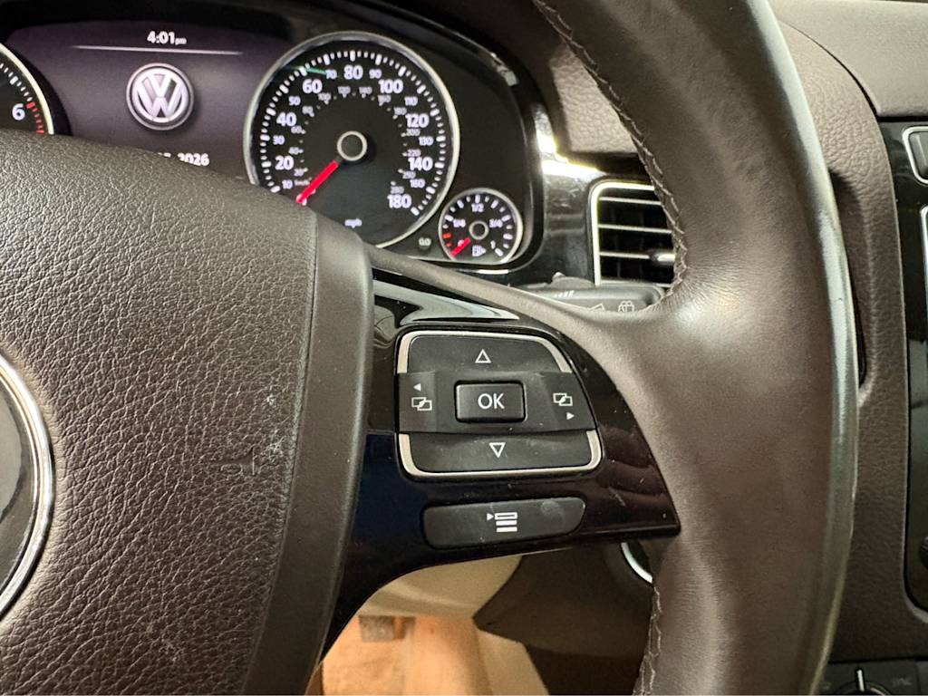 Thumbnail: 2017 Volkswagen Touareg - 22