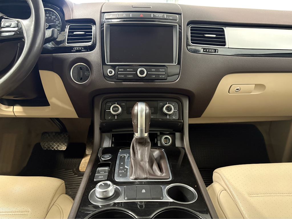 Thumbnail: 2017 Volkswagen Touareg - 12