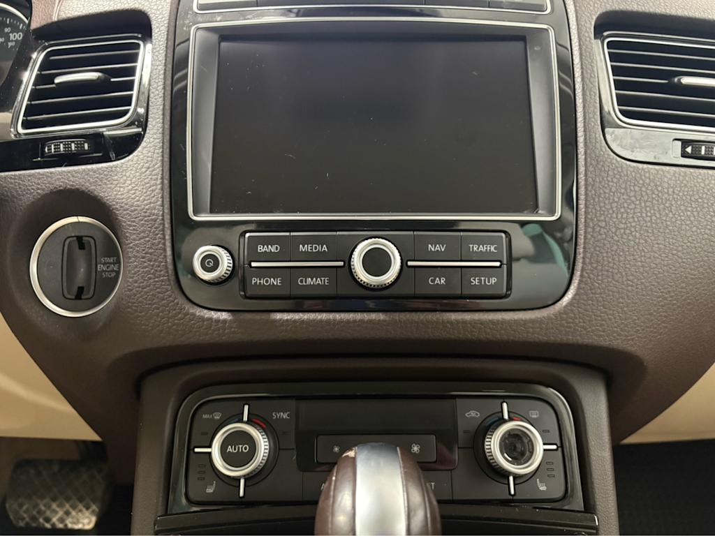 Thumbnail: 2017 Volkswagen Touareg - 24