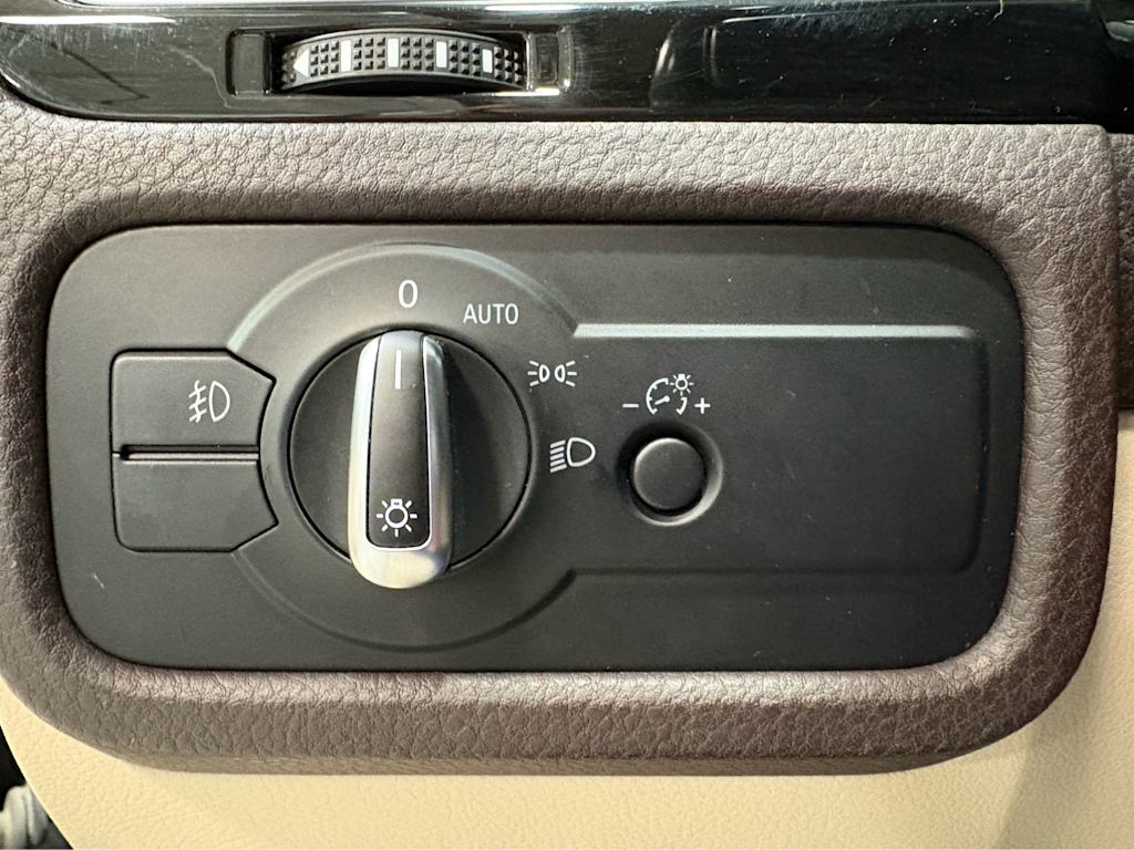 Thumbnail: 2017 Volkswagen Touareg - 30