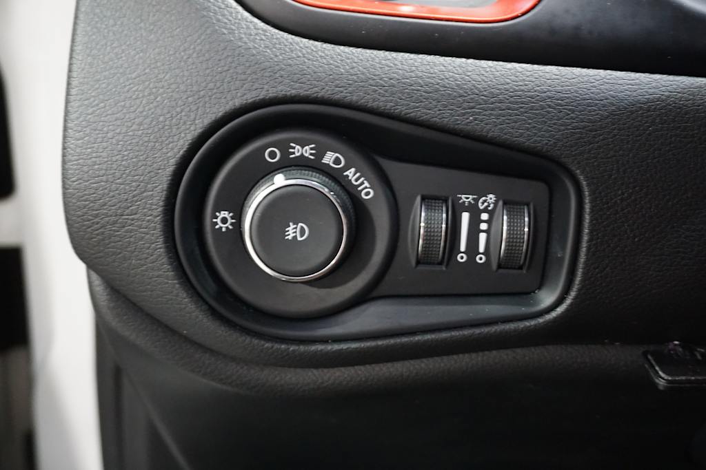 Thumbnail: 2023 Jeep Renegade - 26