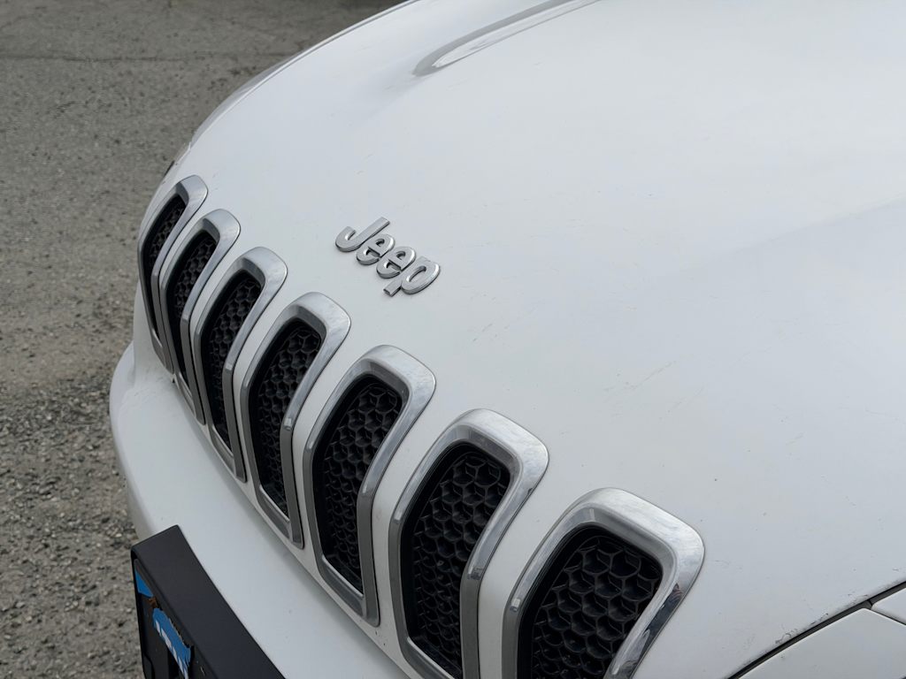 Thumbnail: 2018 Jeep Cherokee - 14