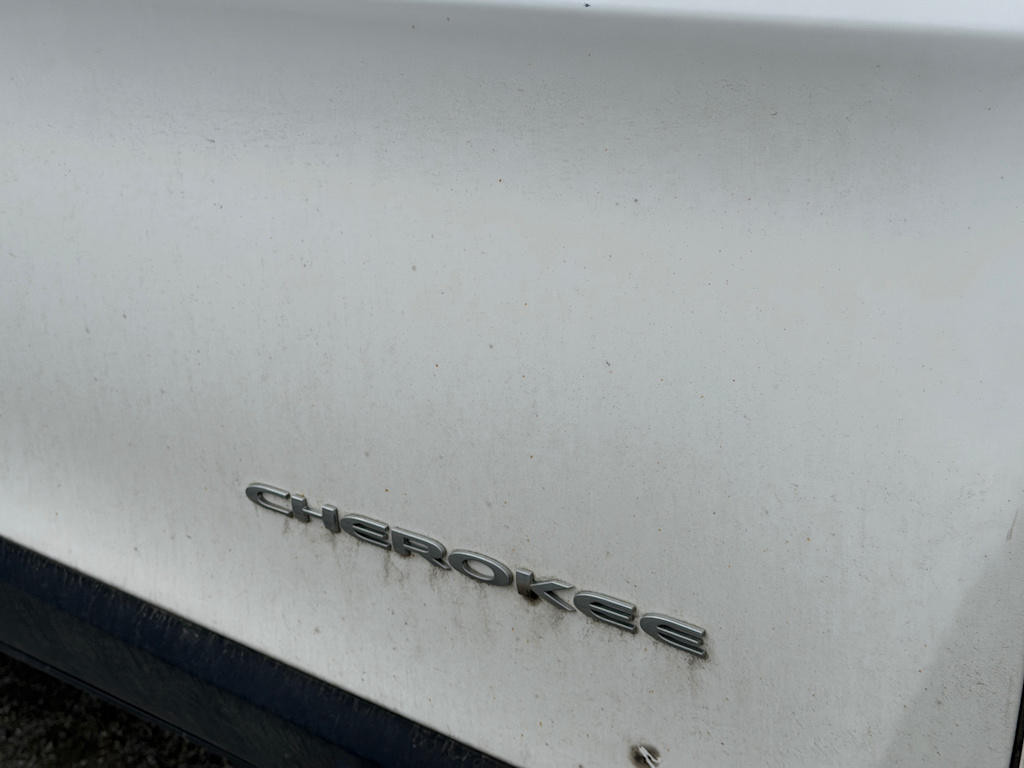 Thumbnail: 2018 Jeep Cherokee - 17