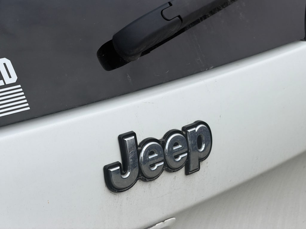 Thumbnail: 2018 Jeep Cherokee - 23