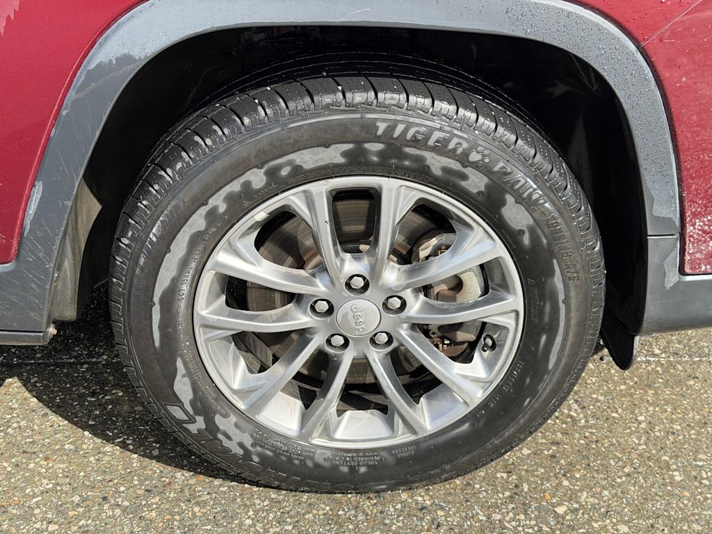 Thumbnail: 2019 Jeep Cherokee - 15