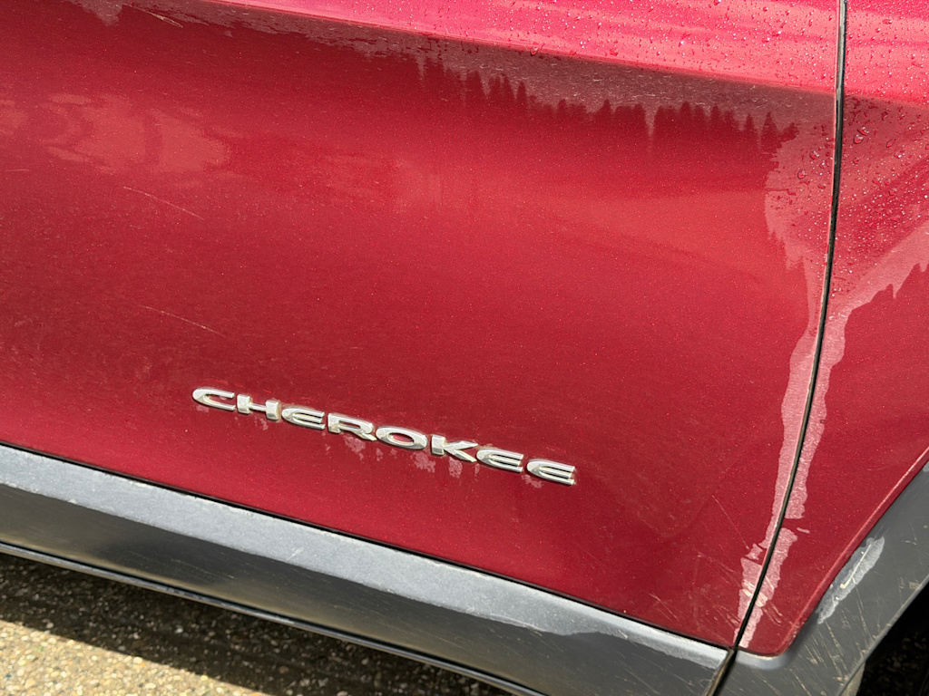 Thumbnail: 2019 Jeep Cherokee - 17