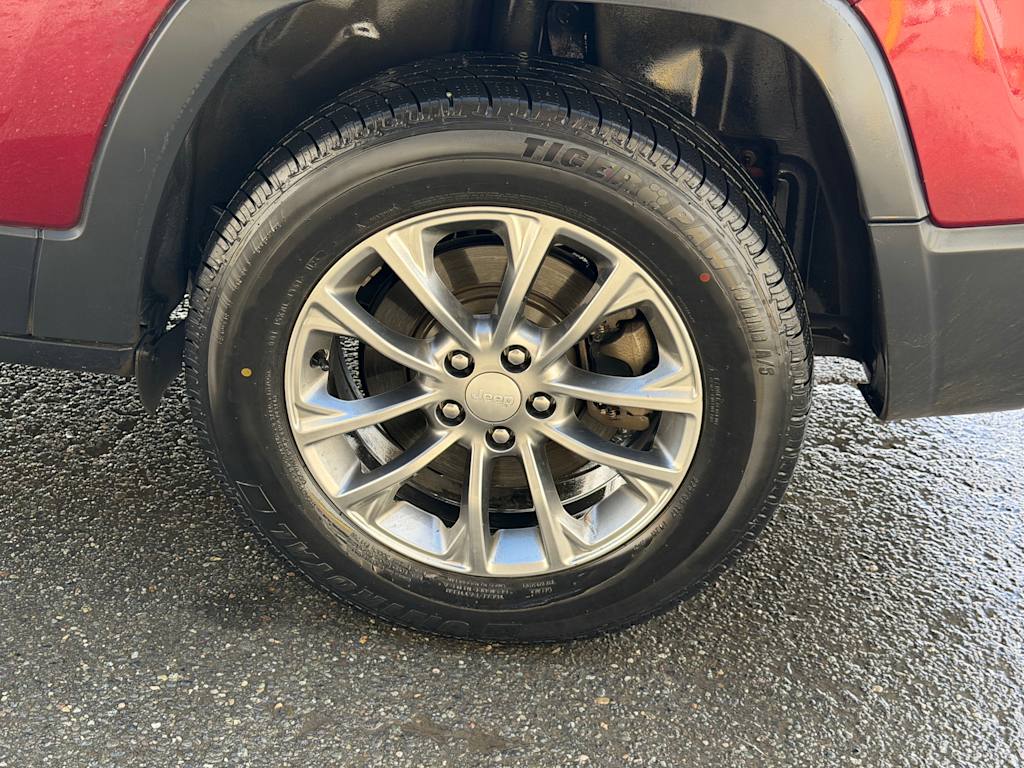 Thumbnail: 2019 Jeep Cherokee - 24