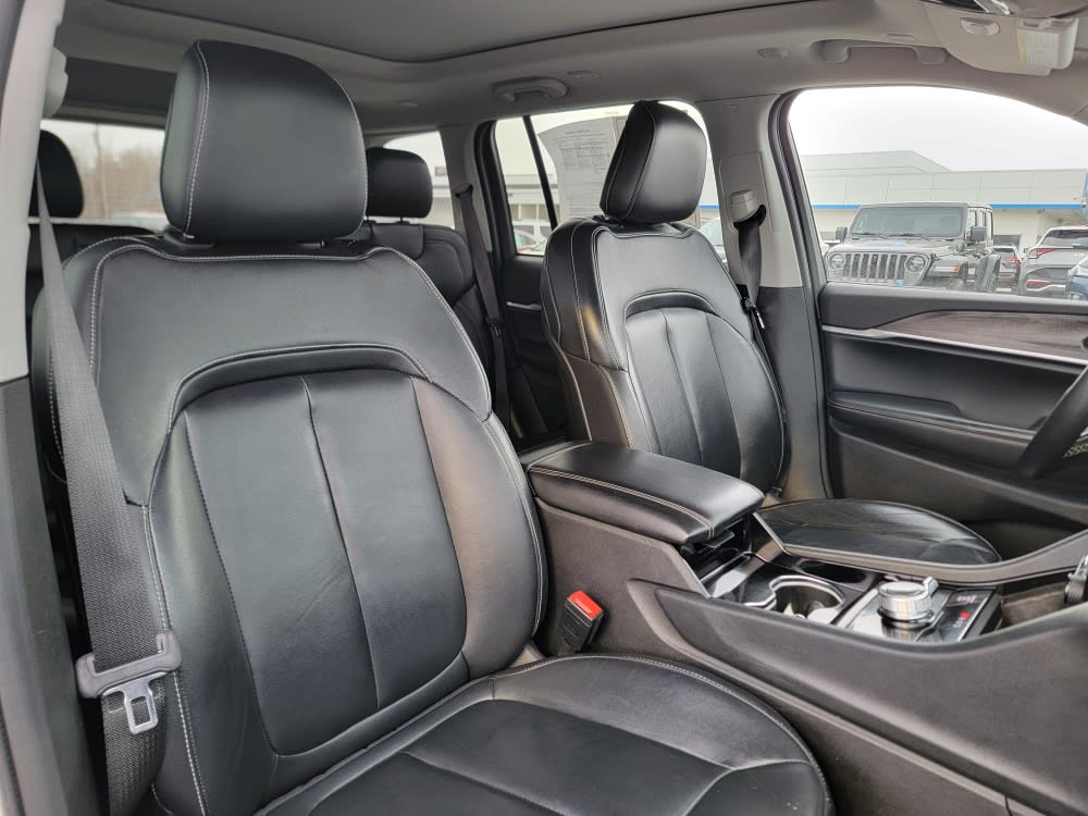 Thumbnail: 2022 Jeep Grand Cherokee - 11