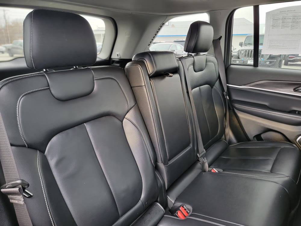 Thumbnail: 2022 Jeep Grand Cherokee - 12