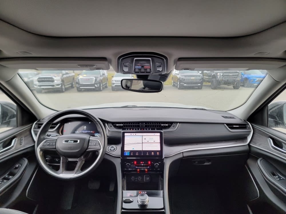 Thumbnail: 2022 Jeep Grand Cherokee - 13