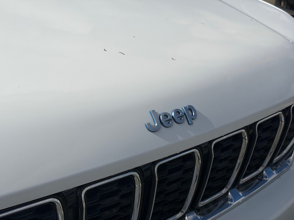 Thumbnail: 2024 Jeep Grand Cherokee - 17