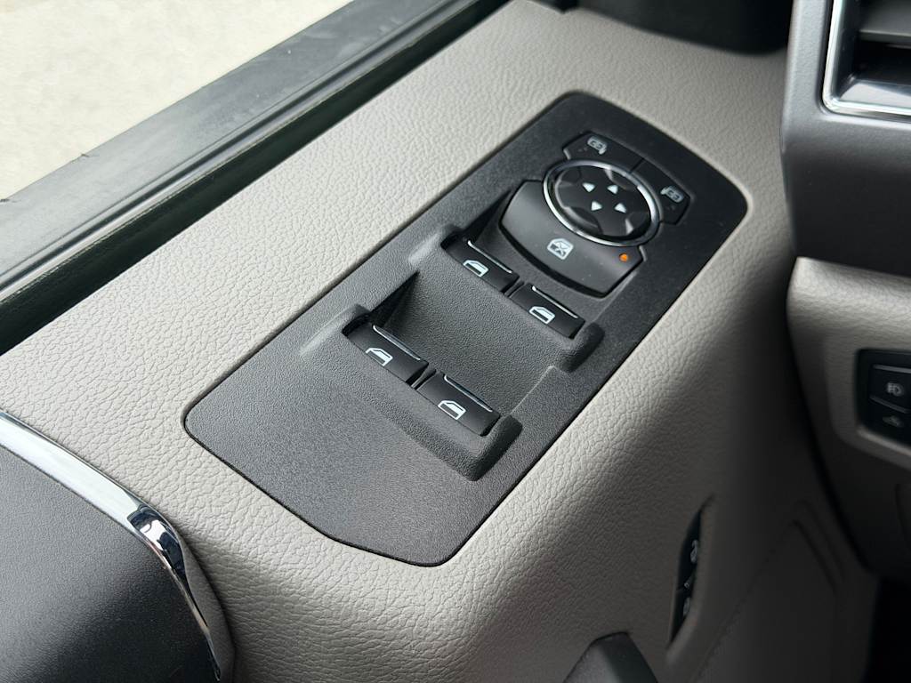 Thumbnail: 2017 Ford F-150 - 32