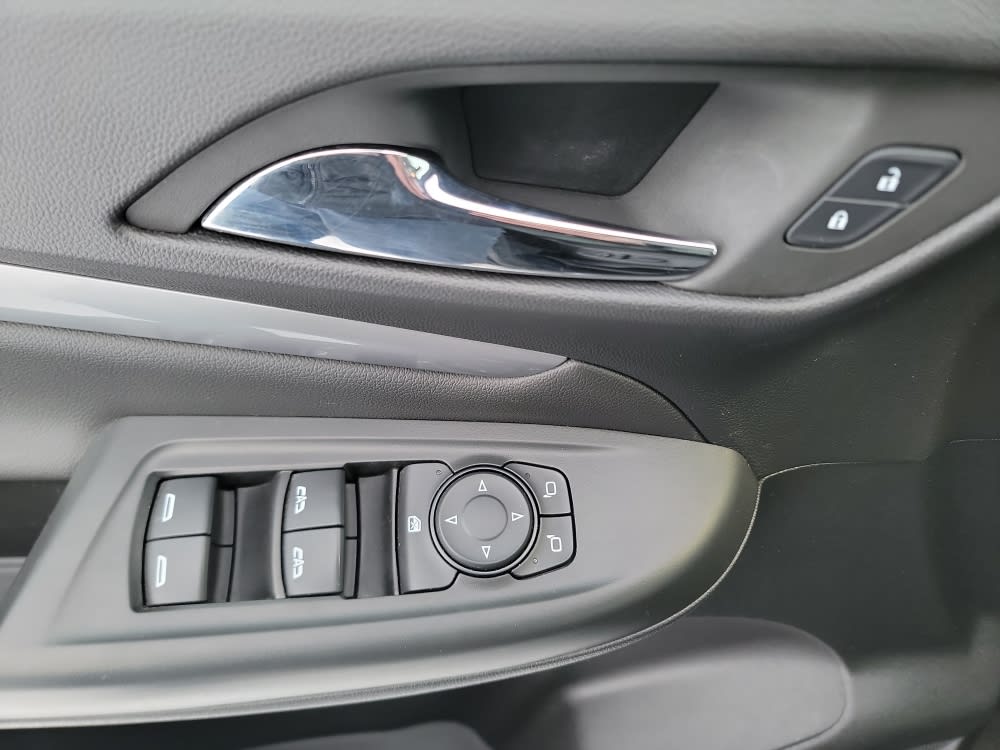 Thumbnail: 2023 Chevrolet Bolt EUV - 22